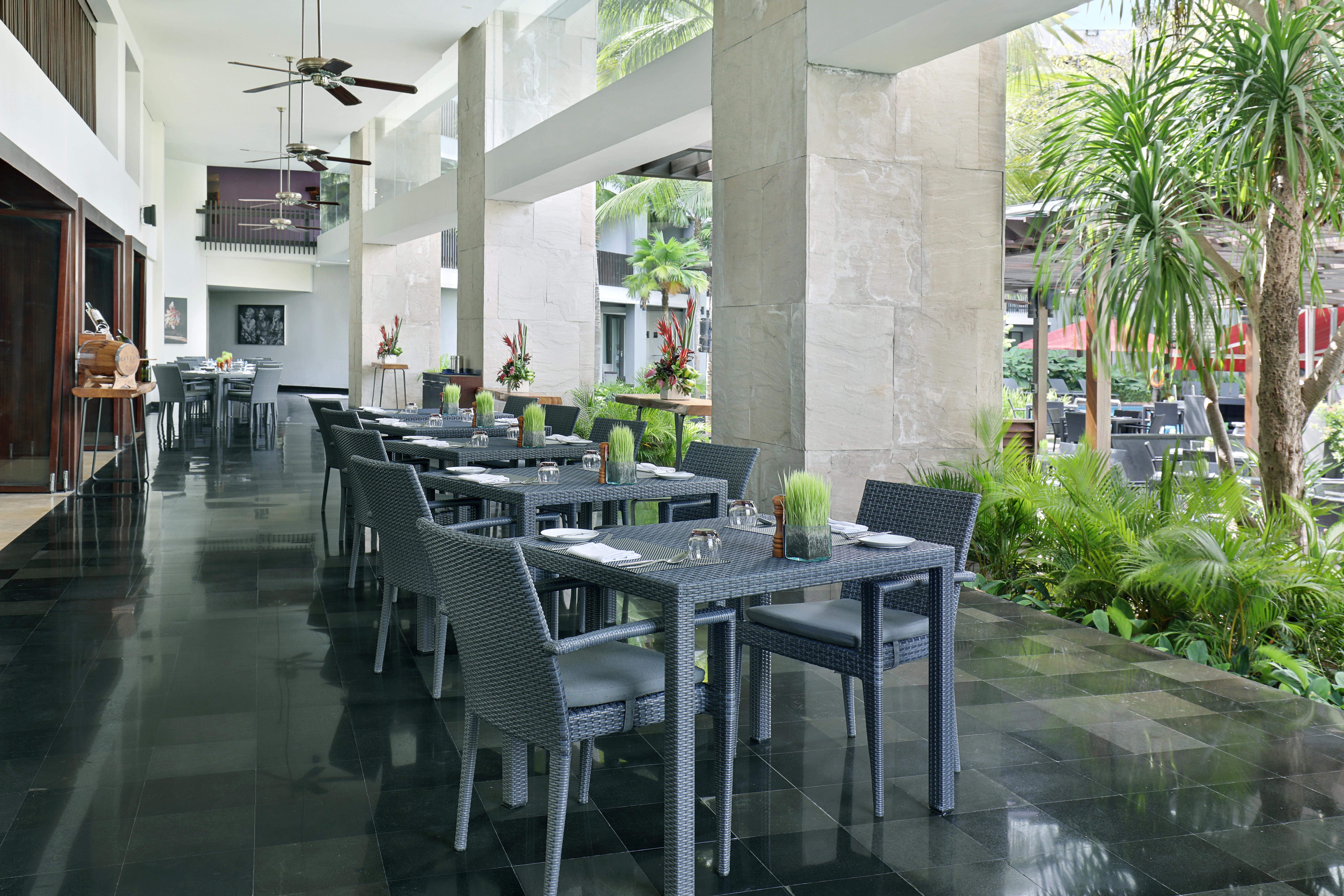 بولمان بالي ليجيان بيتش المظهر الخارجي الصورة The restaurant at the hotel
