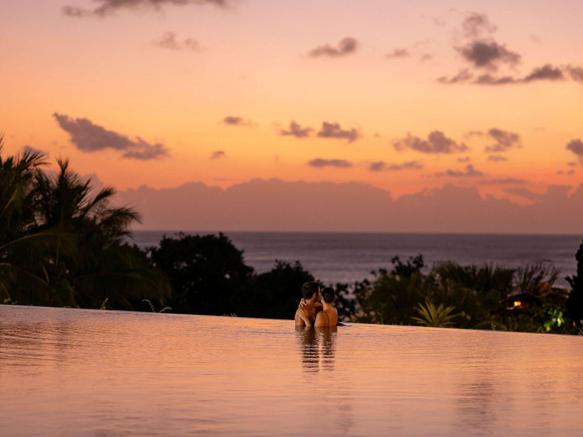 بولمان بالي ليجيان بيتش المظهر الخارجي الصورة Sunset at the Four Seasons Resort